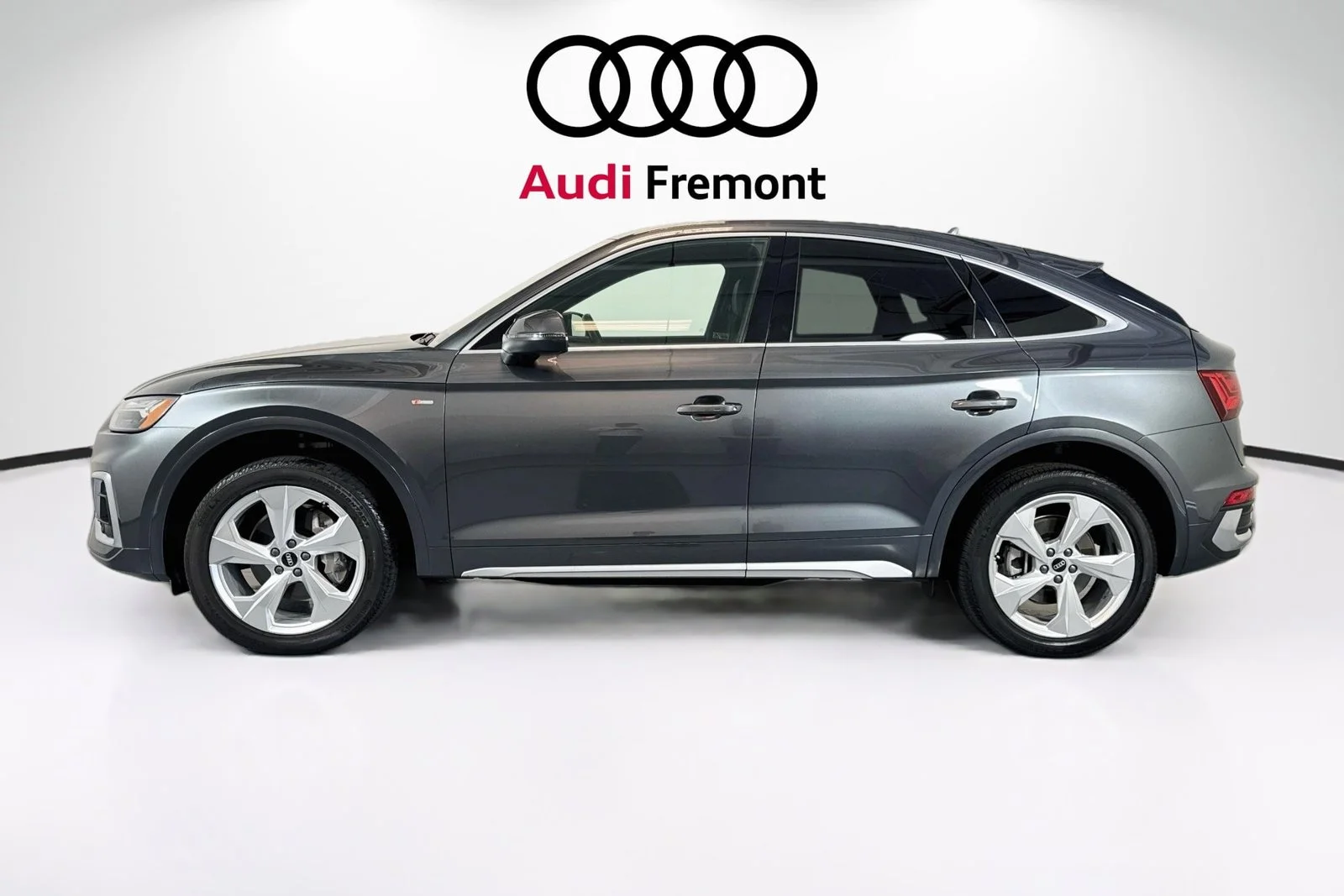 Used 2023 Daytona Gray Pearl Effect Audi S line Premium image 1
