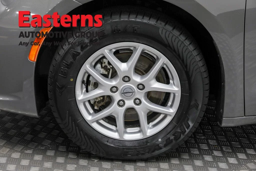 Used 2021 Gray Chrysler Touring L image 32