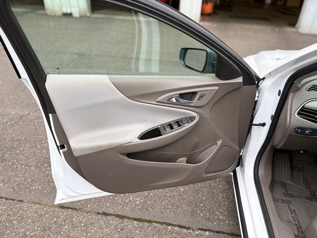 Used 2020 Summit White Chevrolet LS image 7
