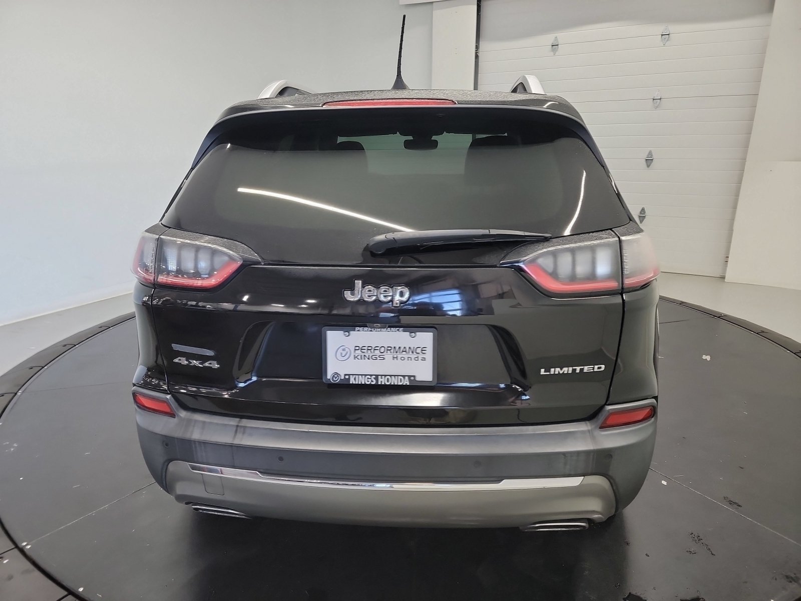 Used 2020 Diamond Black Crystal Pearlcoat Jeep Limited image 6