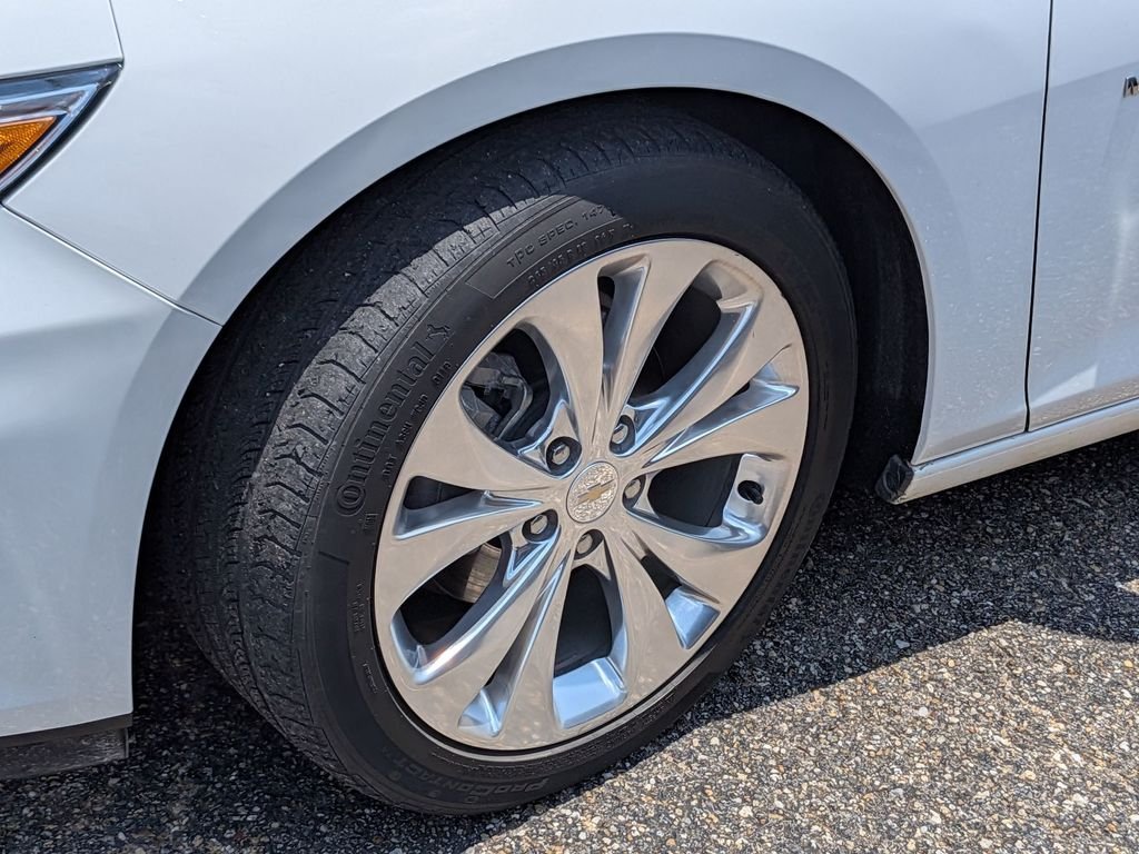Used 2019 White Chevrolet Premier image 8