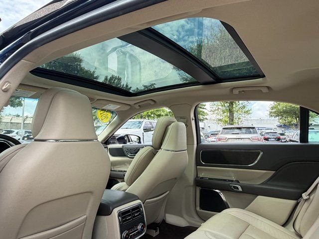 Used 2017 Black Lincoln Reserve image 11