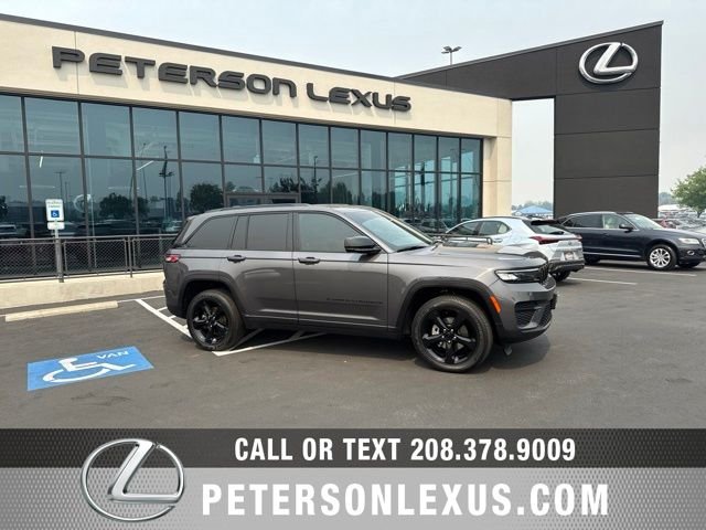 Used 2024 Gray Jeep Altitude X image 1