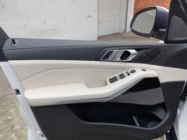 Used 2026 White BMW xDrive40i image 10