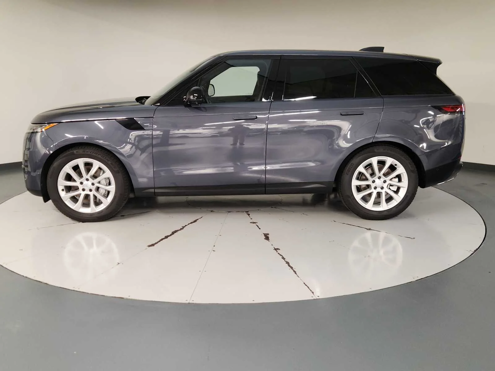 Used 2025 Varesine Blue Metallic Land Rover SE image 8