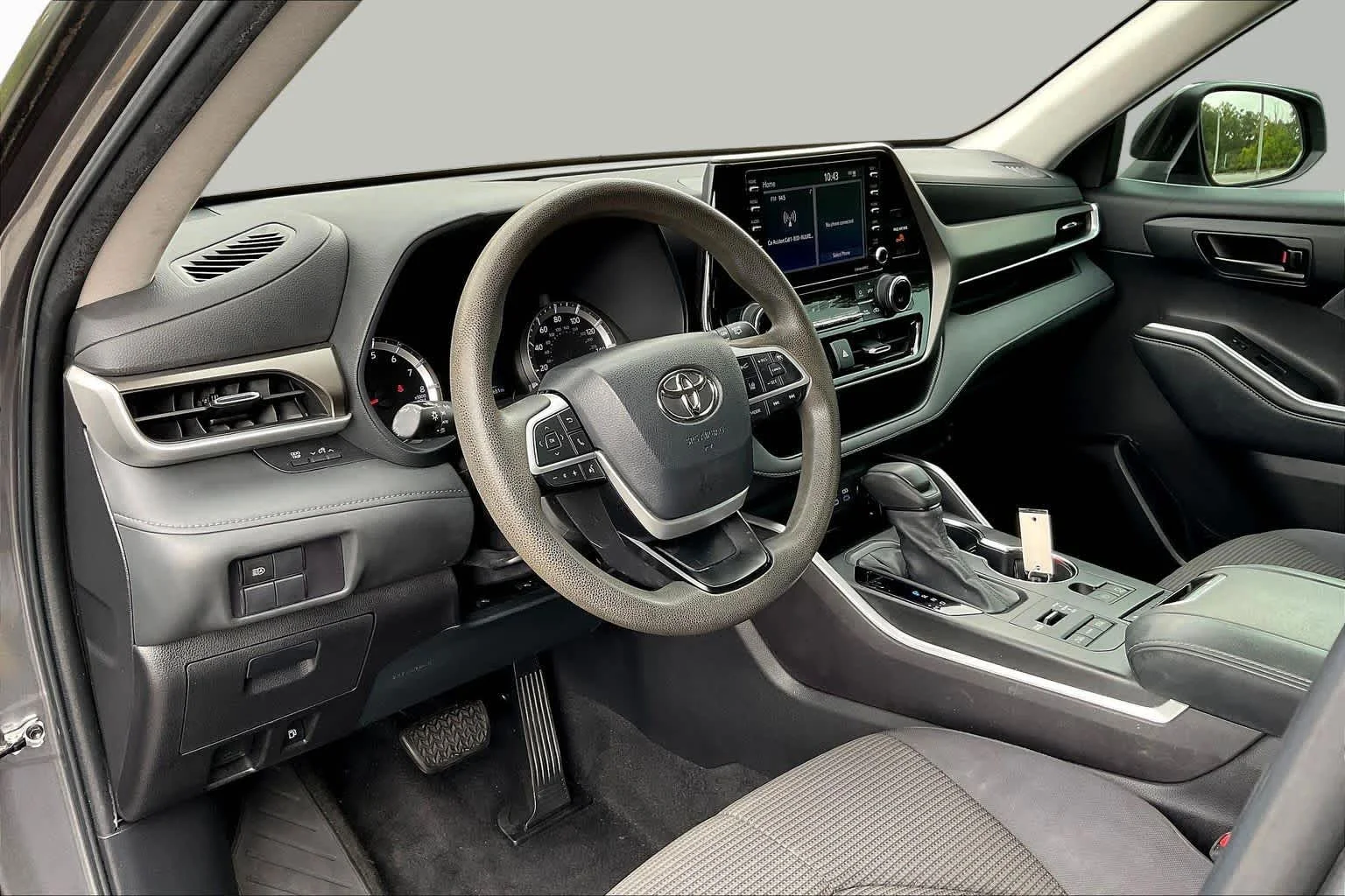 Used 2022 Magnetic Gray Metallic Toyota L image 17