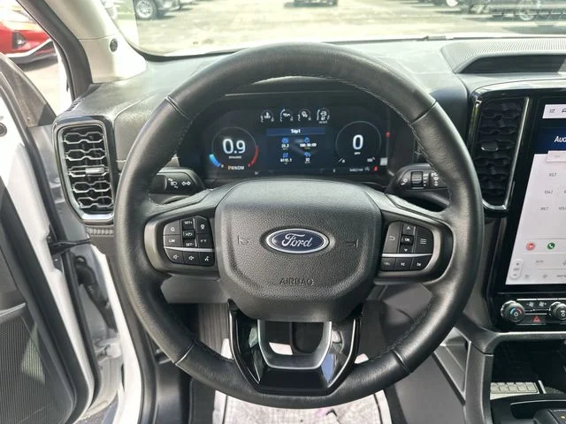 Used 2024  Ford Lariat image 13