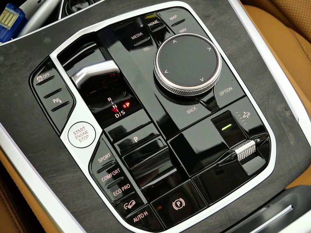 Used 2026 Skyscraper Grey Metallic BMW xDrive40i image 49