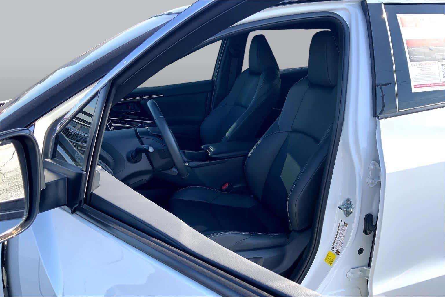 Used 2023 Wind Chill Pearl w/Black Roof Toyota Limited image 7