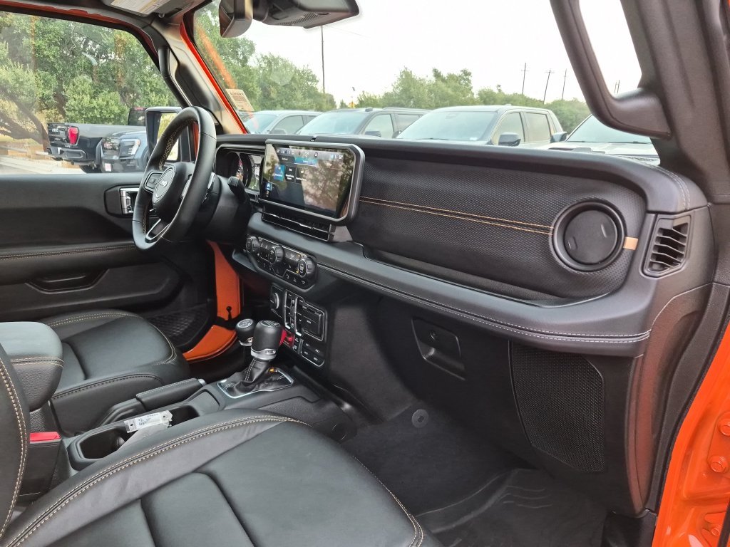 Used 2025  Jeep Rubicon 392 image 36
