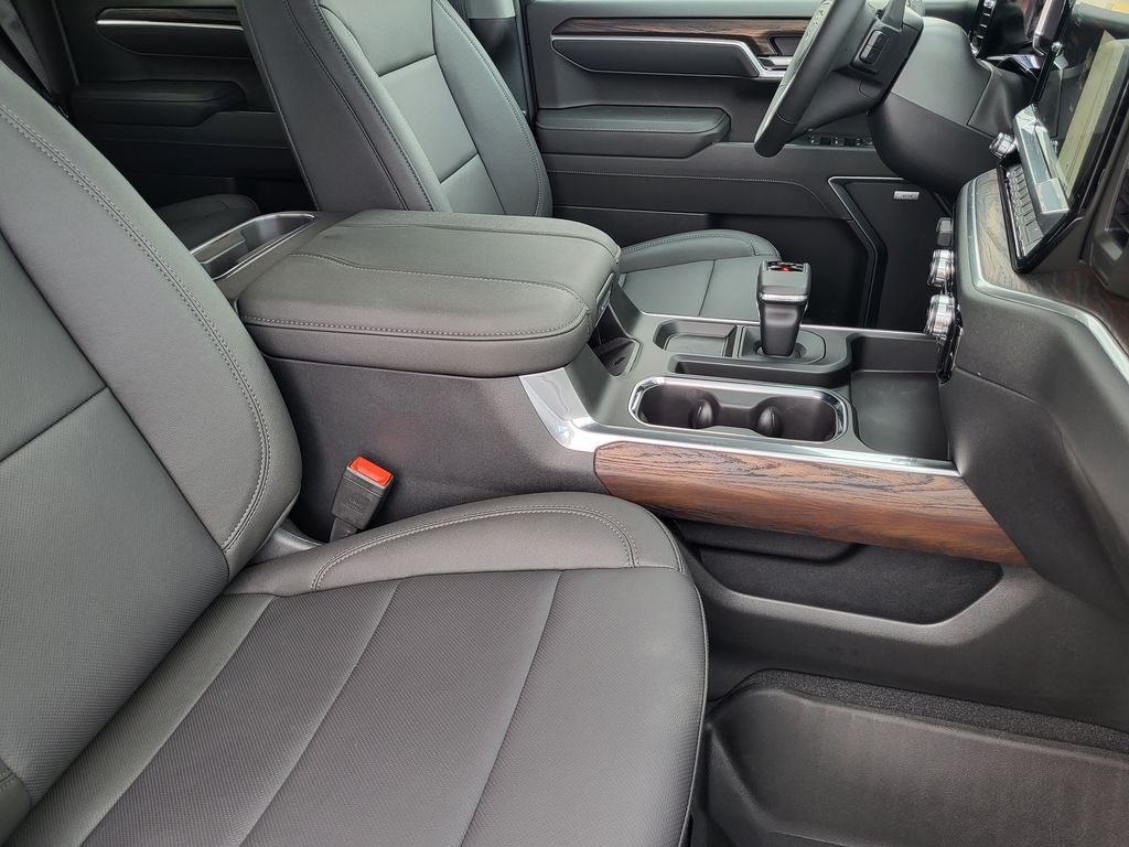 2026 GMC Sierra 1500 SLT - Photo 9