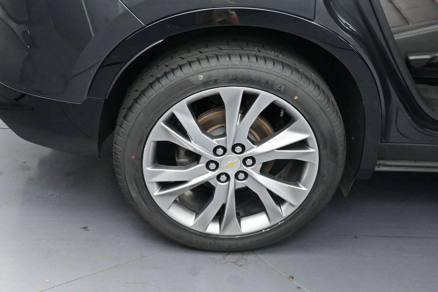Used 2020 NIGHTFALL GRAY METALLIC Chevrolet RS image 35