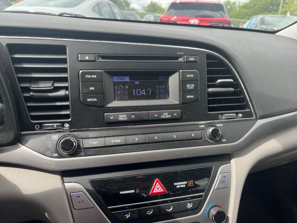 Used 2017 White Hyundai SE image 4