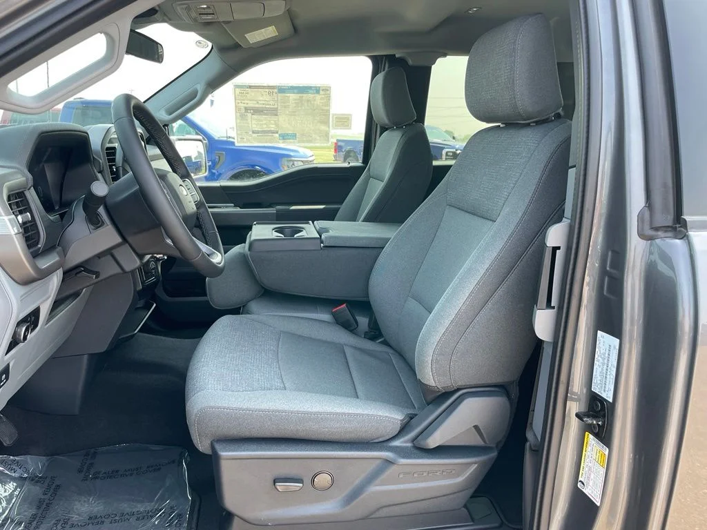New 2026 Carbonized Gray Metallic Ford XLT image 7