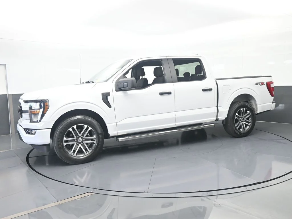 Used 2023 Oxford White Ford XL image 2