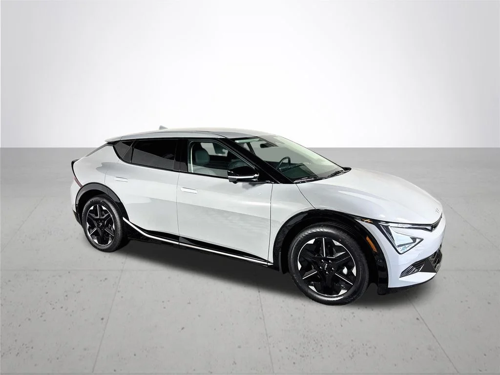 New 2026 Wolf Gray Kia WIND image 4