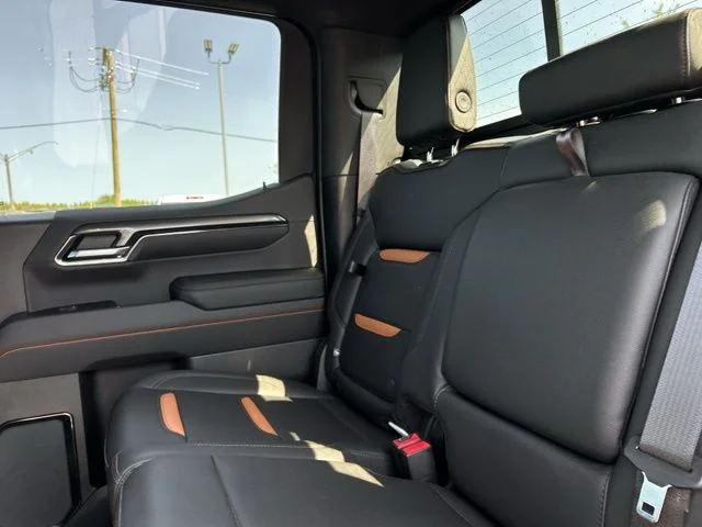 Used 2022 White GMC AT4 image 17
