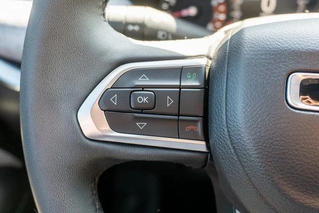 Used 2023 Black Jeep Latitude image 23