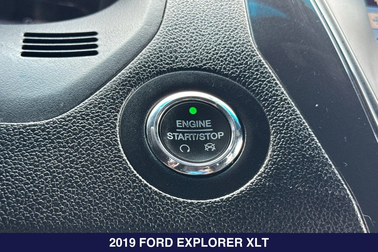 Used 2019 Red Ford XLT image 24