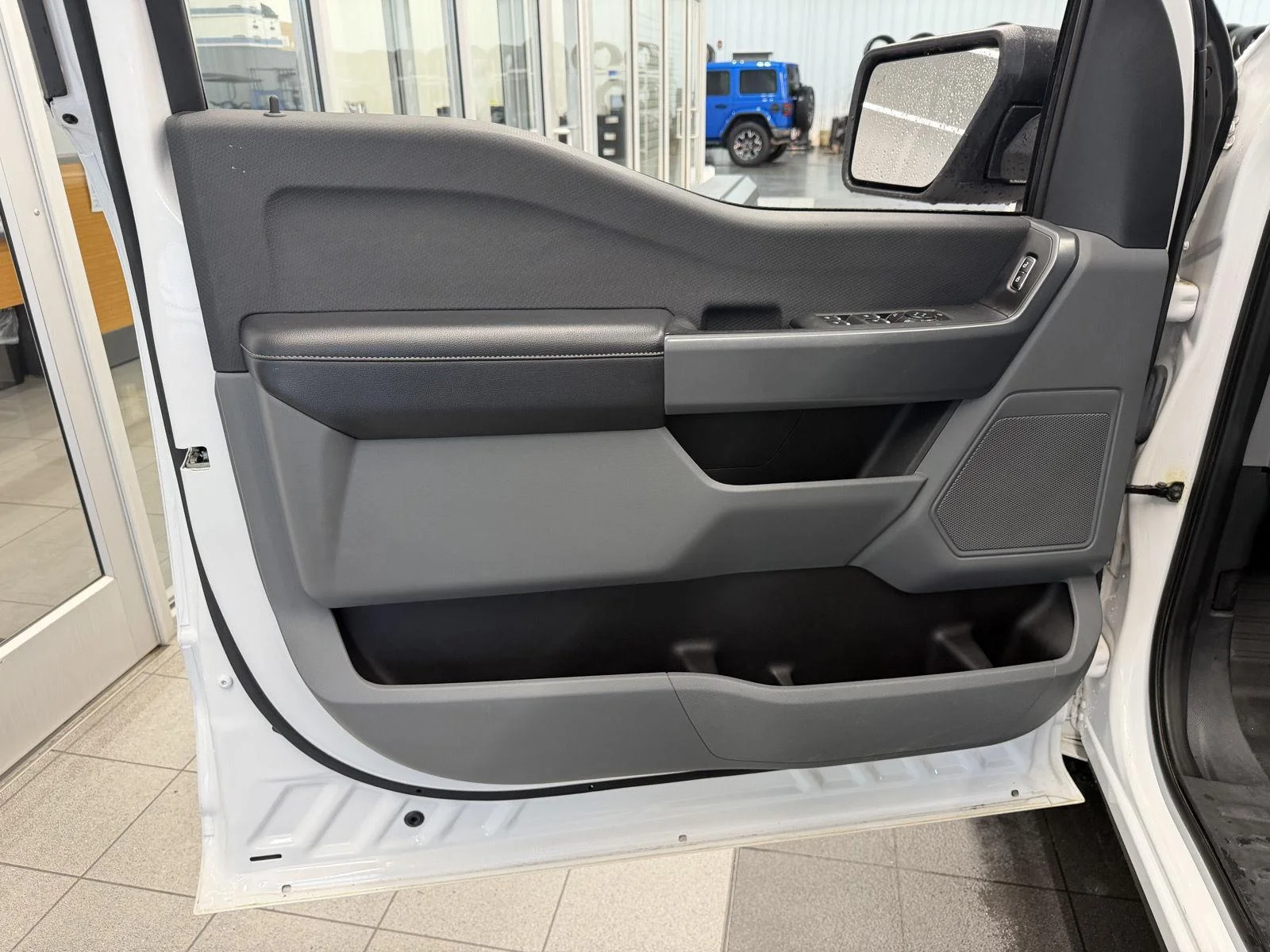 Used 2022 Oxford White Ford XLT image 15