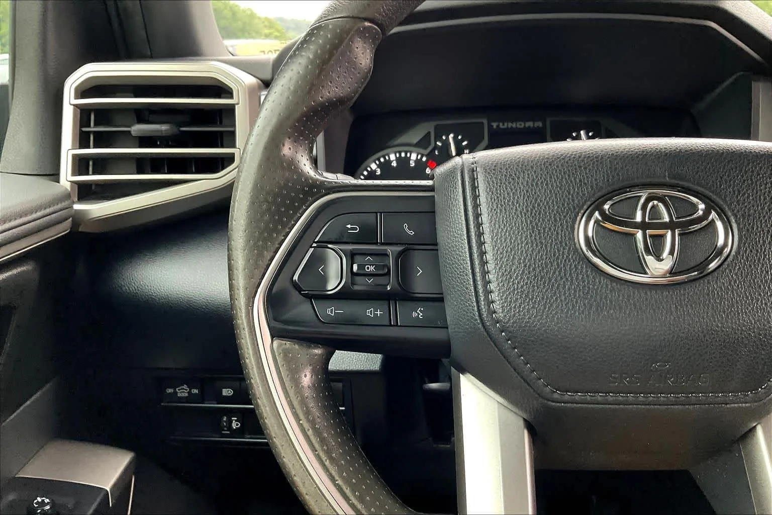 Used 2025 Ice Cap Toyota SR5 image 45