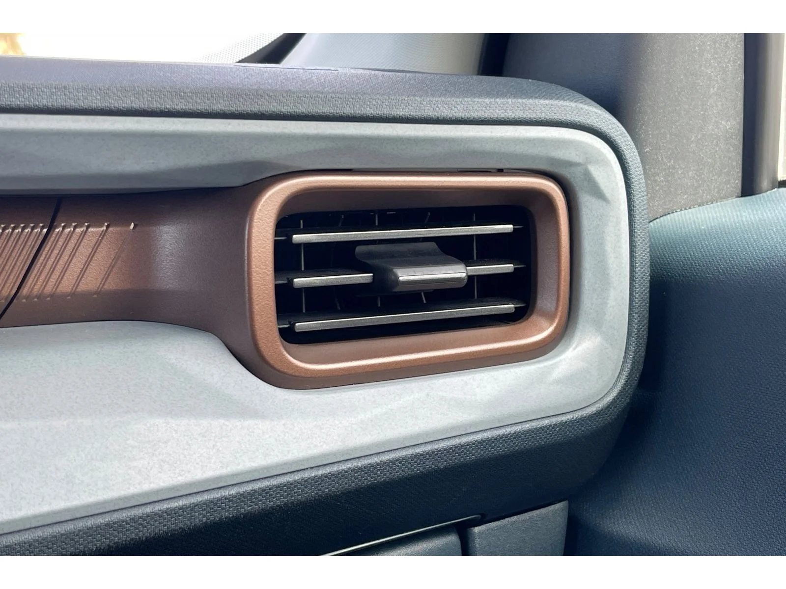 Used 2023 Oxford White Ford LARIAT image 28