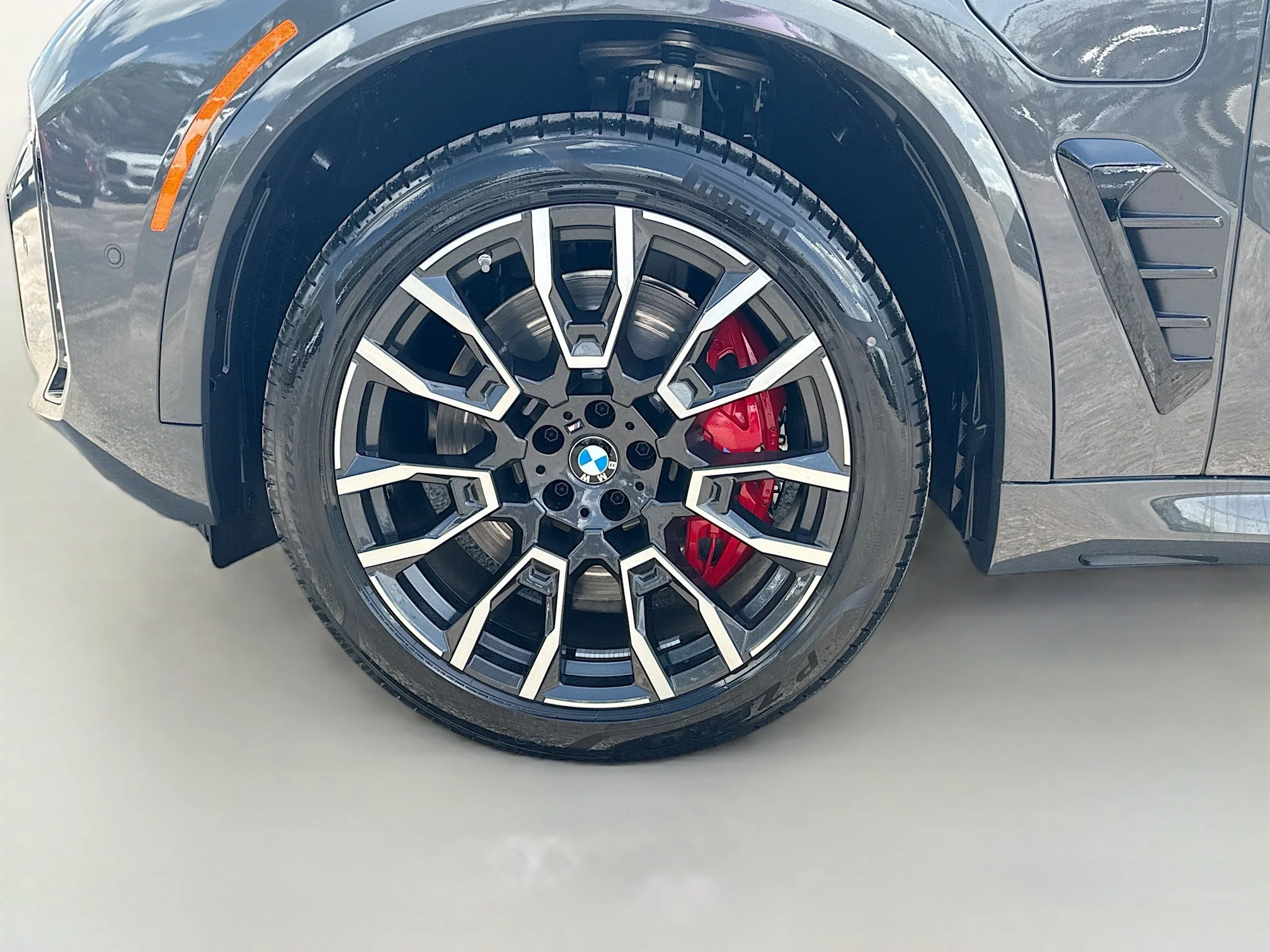 New 2026 Dravit Grey Metallic BMW xDrive50e image 42