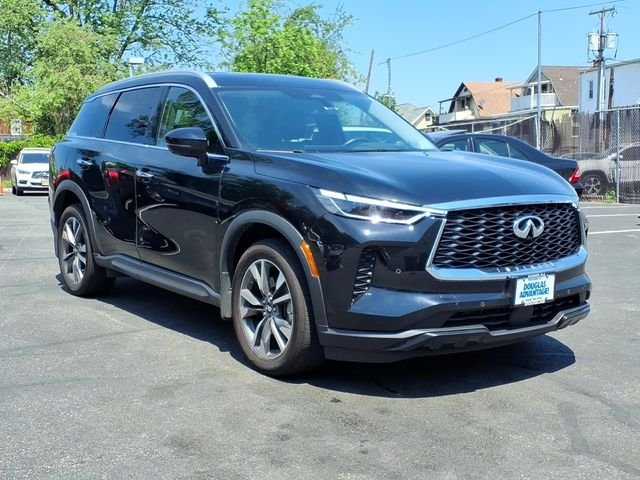 Used 2025 Black INFINITI LUXE image 4