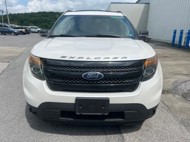 Used 2015 White Ford Sport image 11
