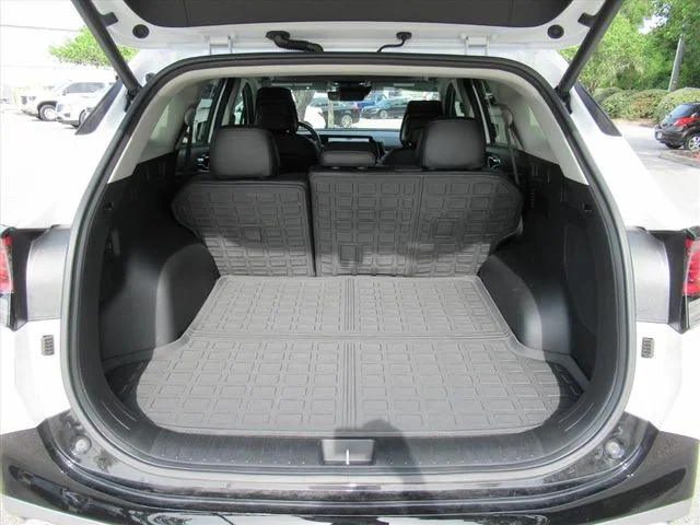 Used 2025 White Kia SX image 37