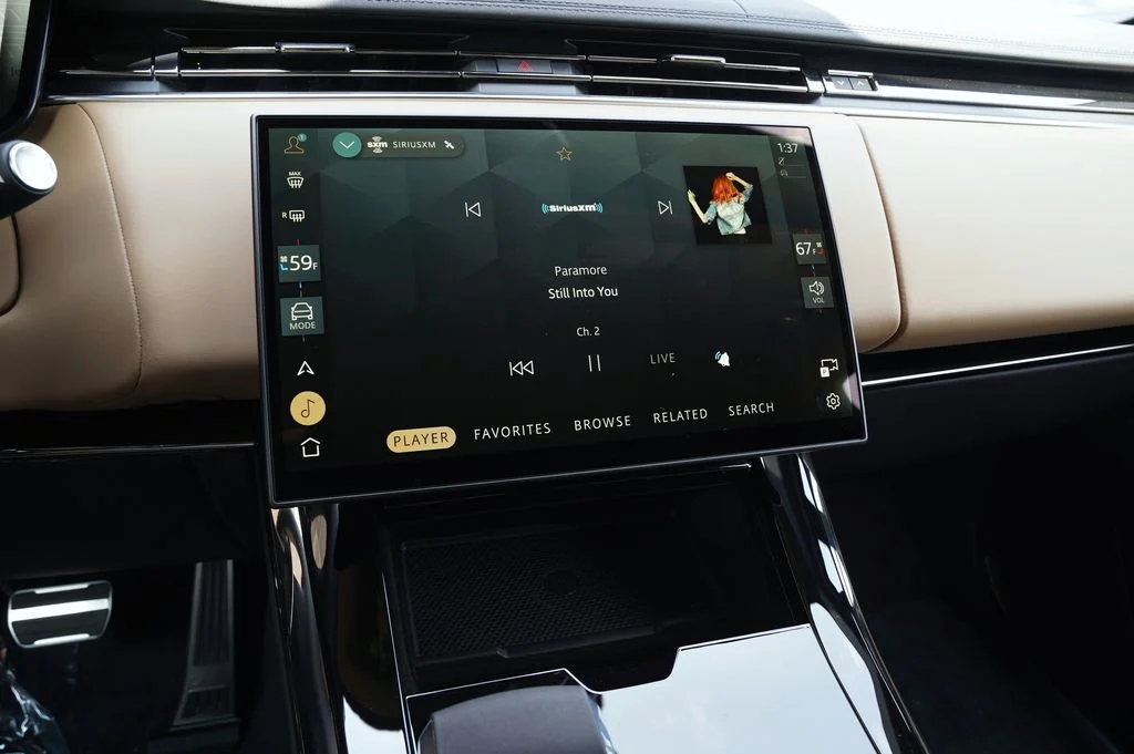 New 2026 Fuji White Land Rover Dynamic SE image 19