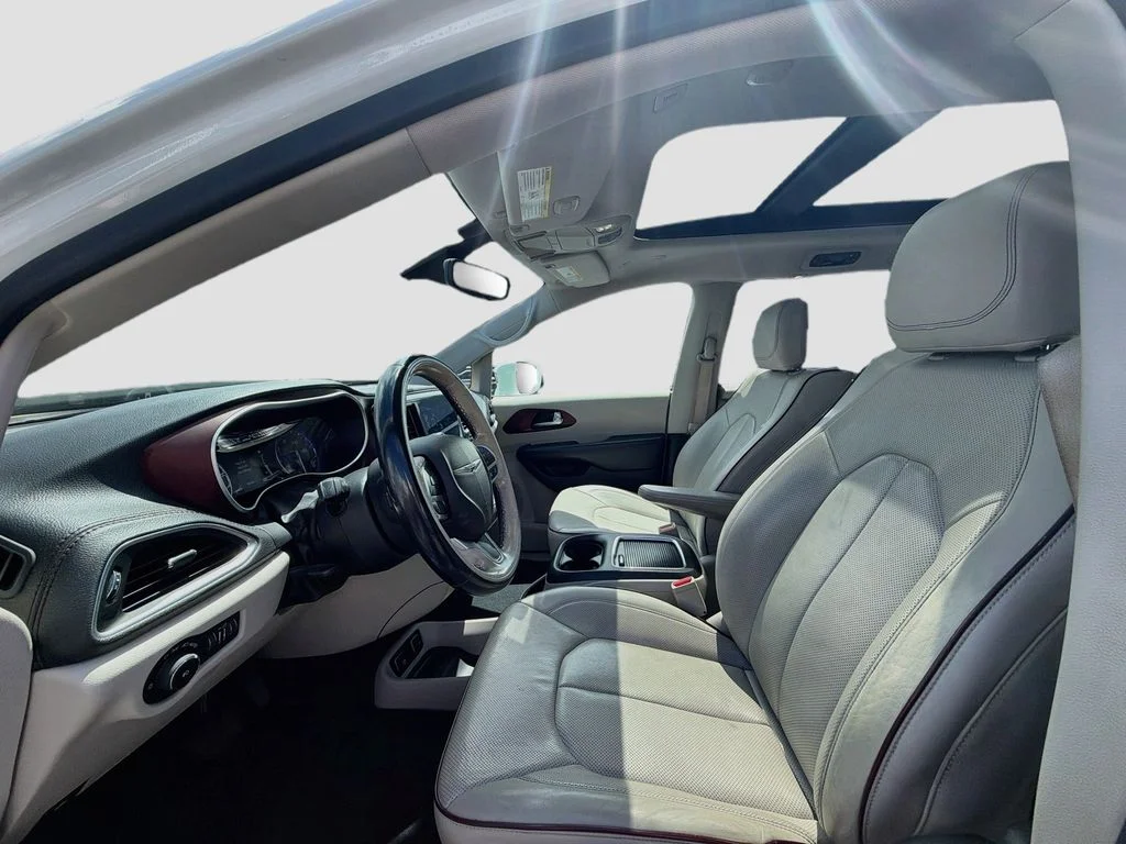 Used 2018 White Chrysler Limited image 22