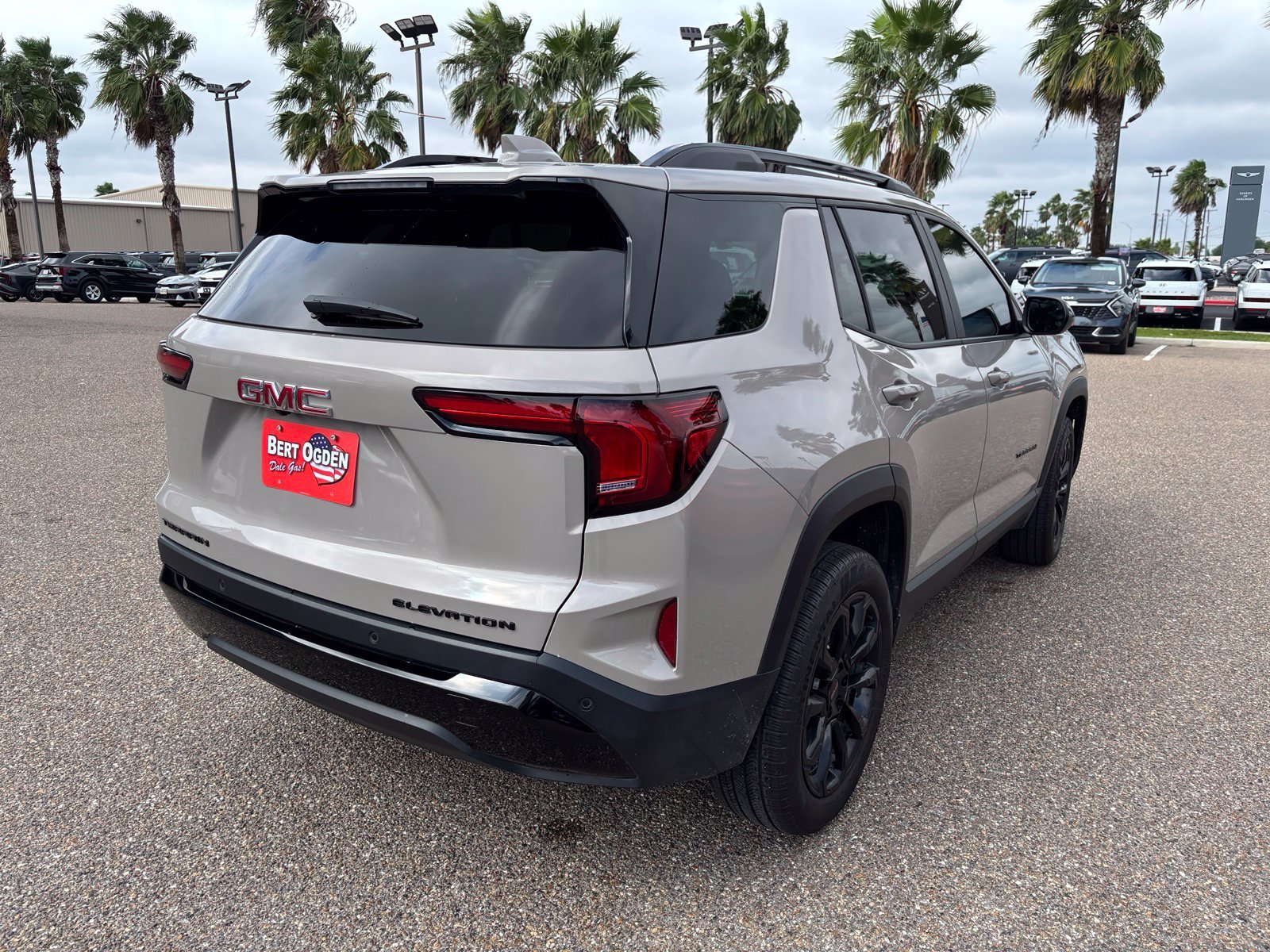 Used 2026  GMC Elevation image 6