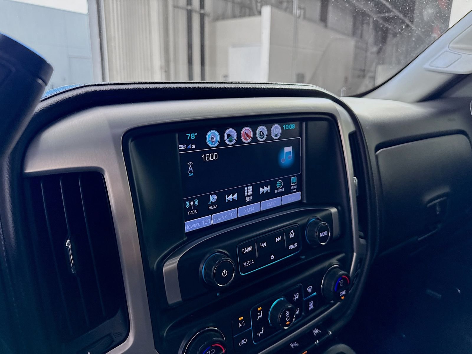 Used 2018 White GMC SLT image 11