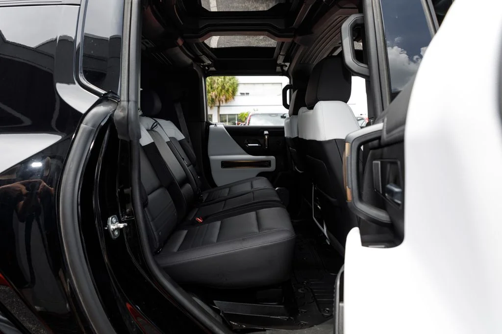 Used 2025 Black GMC 2X image 18