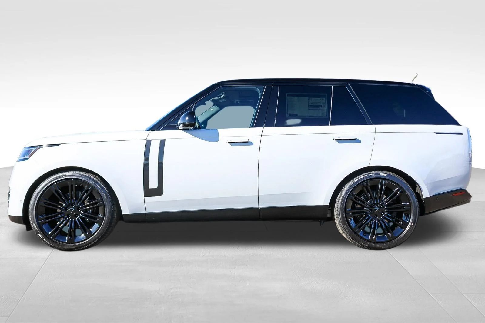 New 2026 Fuji White Land Rover SE image 8