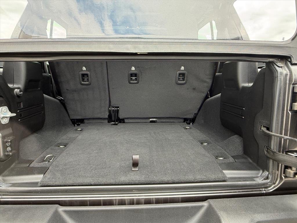 Used 2022 GRAY Jeep Sport image 14