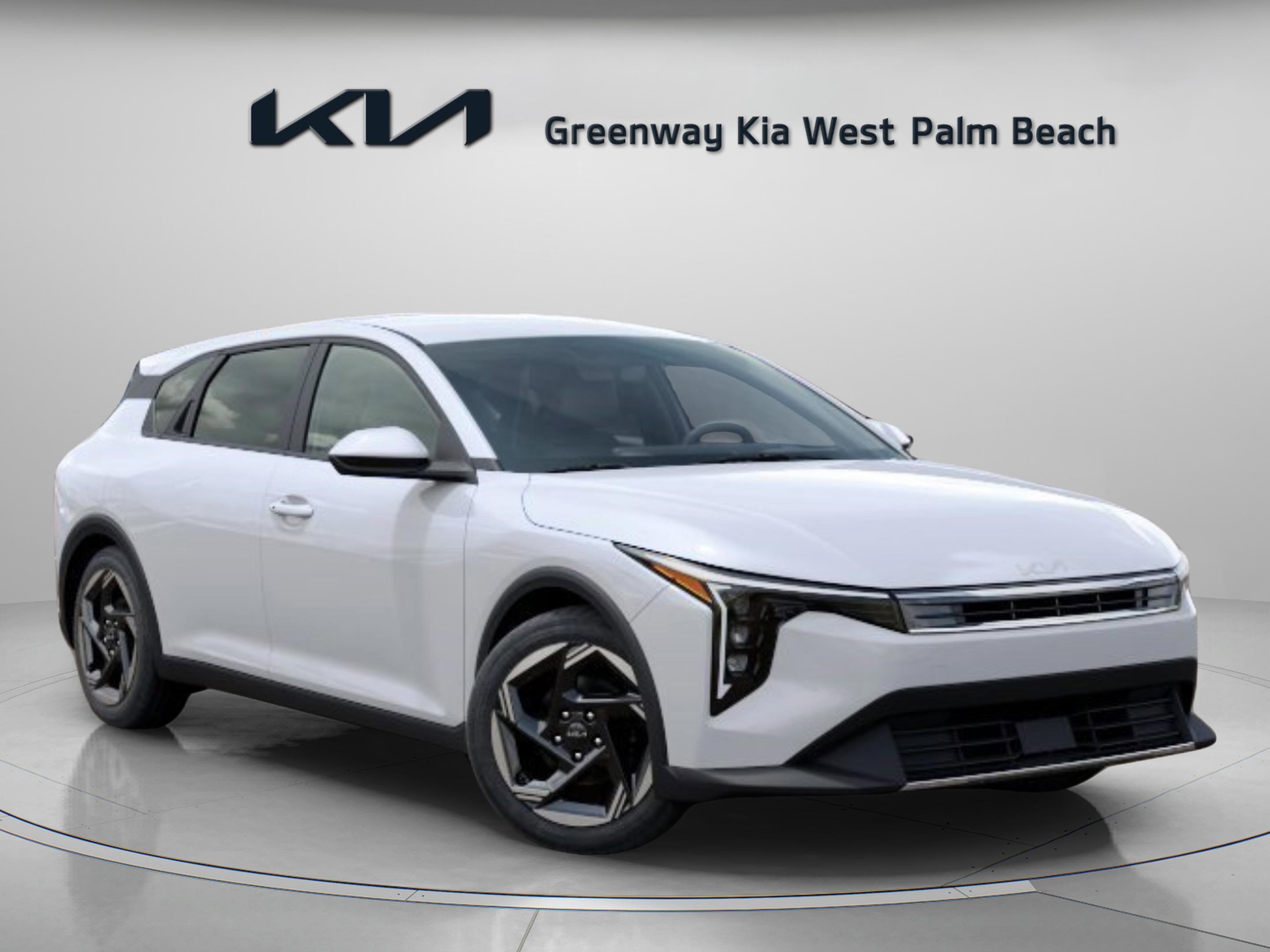 2026 Kia K4 EX AT Hatchback's photo