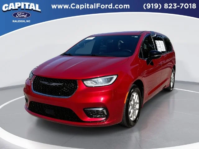 Used 2025 Red Chrysler Select image 1
