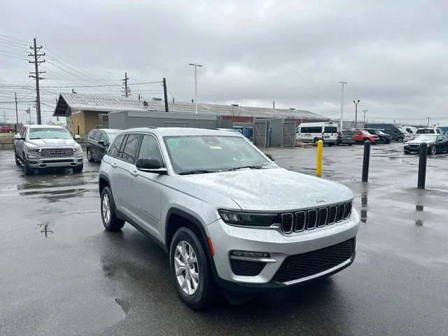 Used 2023 Silver Jeep Limited image 11