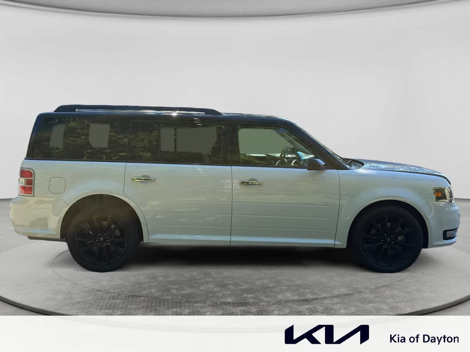 Used 2016 Oxford White Ford SEL image 4