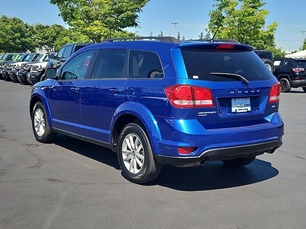 Used 2015 Blue Dodge SXT image 4