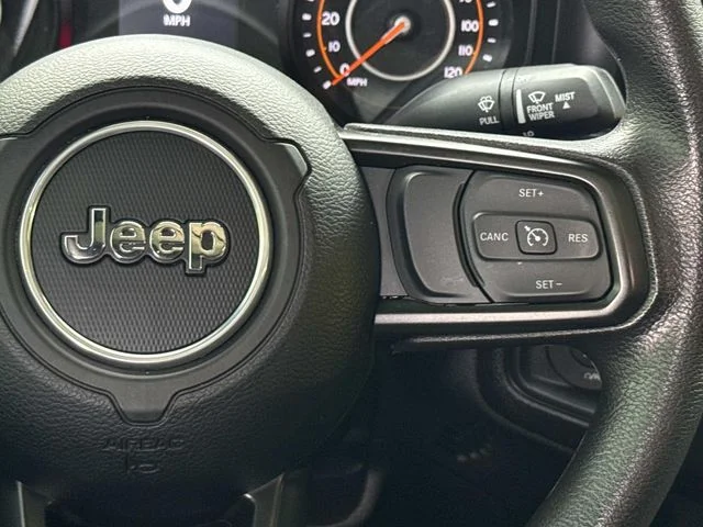 Used 2025  Jeep Nighthawk image 22