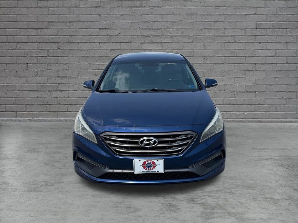 Used 2015 Blue Hyundai Sport image 9