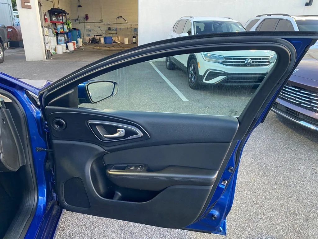 Used 2015 Blue Chrysler Limited image 16
