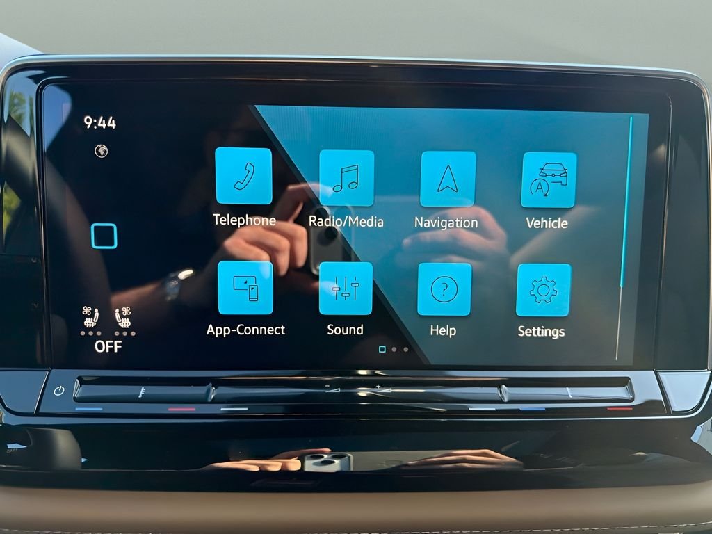 New 2026 Pure Gray Volkswagen SE w/Technology image 15
