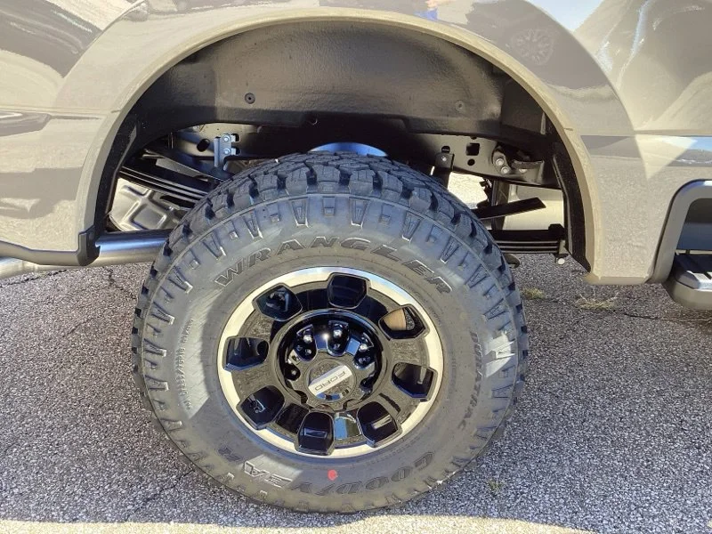 New 2027 Gray Ford Lariat image 18
