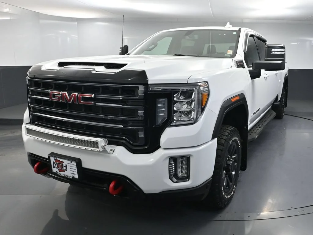 Used 2022 White GMC AT4 image 9