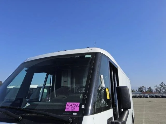 Used 2024 Oyster White BrightDrop EJY image 9