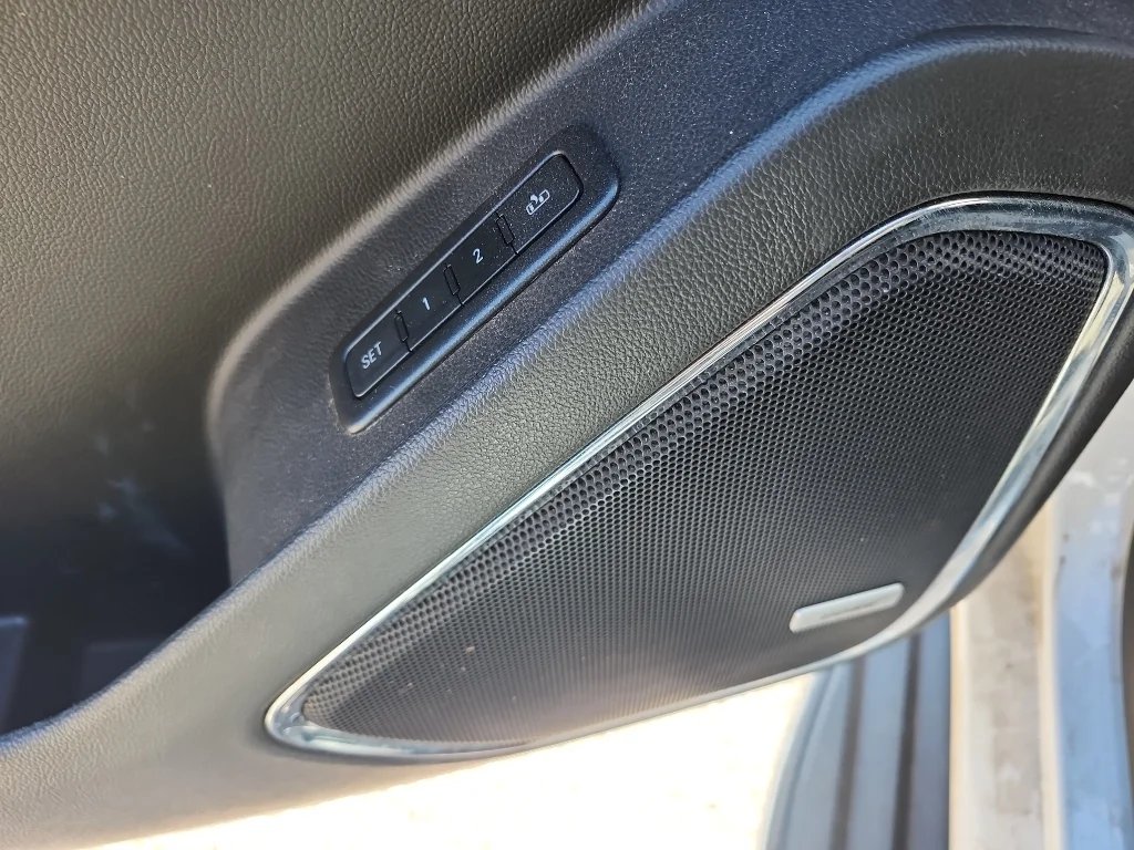 Used 2015 Summit White Chevrolet LTZ image 18